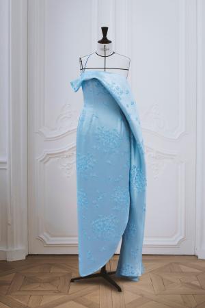 【Dior】第83回ゴールデングローブ賞でジェシー・バッ