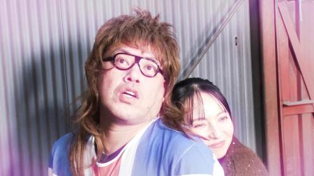 ベッキーの“超密着バックハグ”でくっきー！大興奮…視