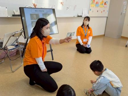 子どもたちに「お金と向き合う力」を親子で学ぶ金融教