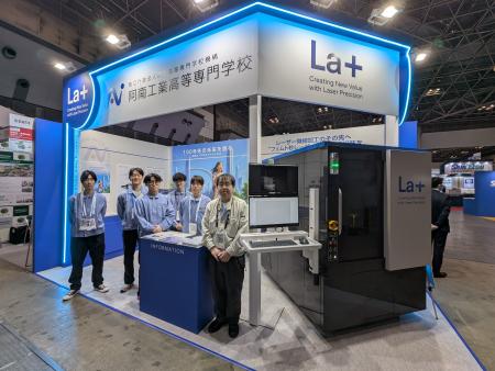 【阿南高専】独自開発のフェムト秒レーザー微細加工機