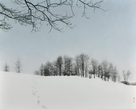 ― 静寂を纏う神々しい光 ― 江川 直也の日本初個展をギ
