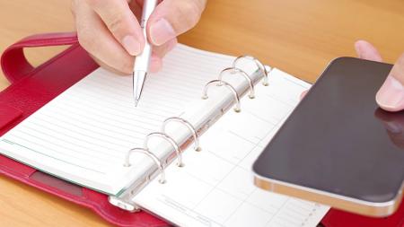 紙の手帳を使っている人は31％、使用をやめた人が36％