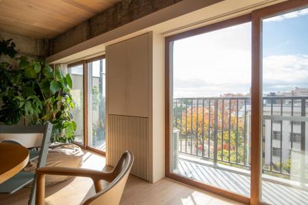 性能よりデザイン重視で、心地よい窓辺を生み出す。建