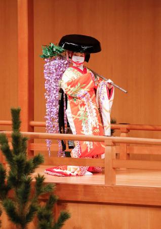 歌舞伎・女方の“美”が生まれる瞬間を欧州へ。「女方が