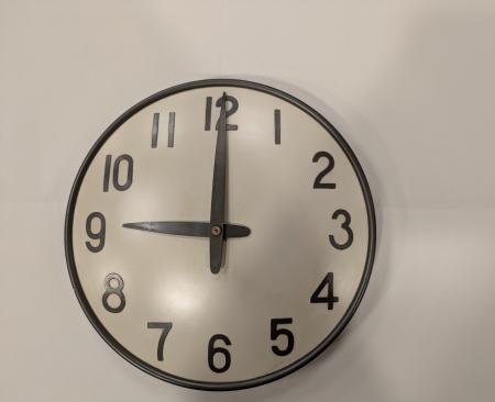 神奈川県民ホールの思い出の品をオークションに出品し