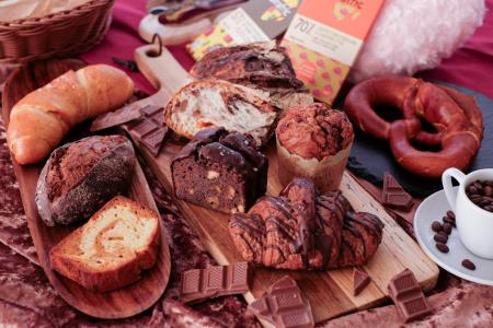 全国のパン屋4店舗のチョコレート商品が詰まったパン