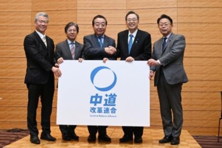 党のシンボルカラーは「青」にした。野田氏は立憲...