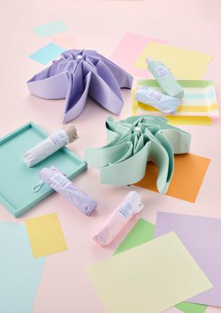 折りたたみガイド付きで“パッとさしてサッとしまえる”