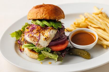 熟成肉の先駆け！ステーキハウス「37 Steakhouse & Ba