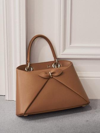 【Dior】新作「ディオール シガール」バッグが登場