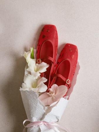 VIVAIA初のアーティストコラボレーション！VIVAIA史上