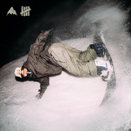 ストリートとマウンテンのスタイルを融合させたスノー