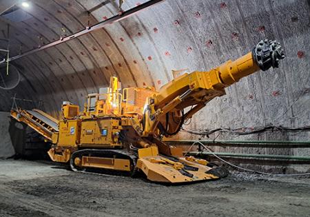 遠隔操作・自動掘削を可能とするAI-ロードヘッダutf-8