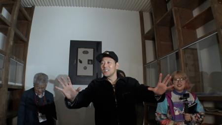 東野幸治、とにかく明るい安村と肉を喰らう！裸の若手