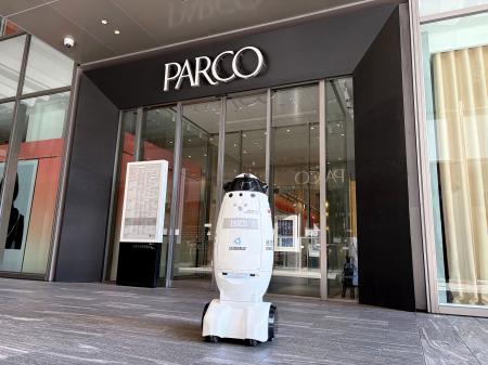 渋谷PARCOにて警備ロボット「SQ-2(エスキューツー)」