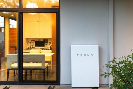 名古屋と大阪で、テスラ蓄電池 Powerwall の認定販売