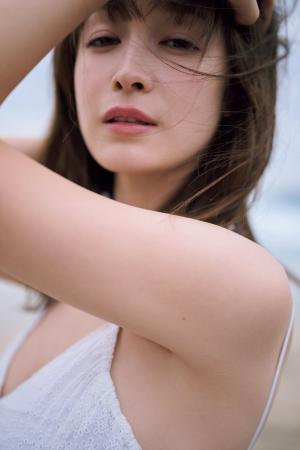 藤井サチ１stフォト&スタイルブック『雨のち、サチ。