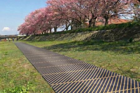 累計10万枚突破の再生紙レジャーシートのブランド「cr