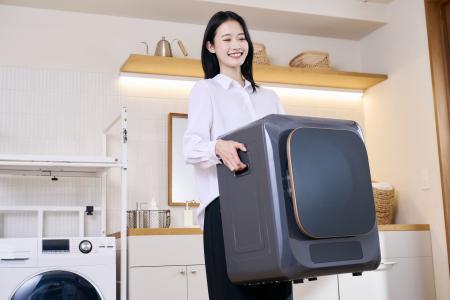 花粉シーズンを前に、UV除菌99.99%の小型衣類乾燥機に