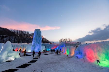 支笏湖ブルーの幻想へ、氷の世界をゆったり鑑賞-『し