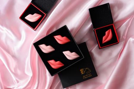 【BARNEYS NEW YORK限定】鮮やかなルージュを模したア