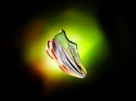 HOKAよりレース当日の推進力を追求して生まれた「CIEL