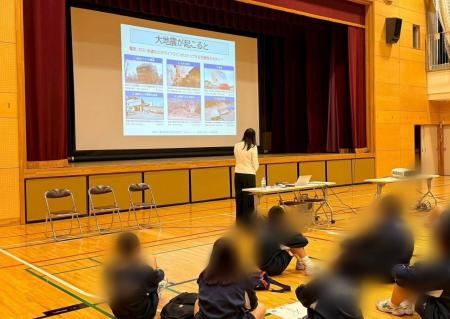 中学生が災害時の判断を考える「クロスロードゲーム」