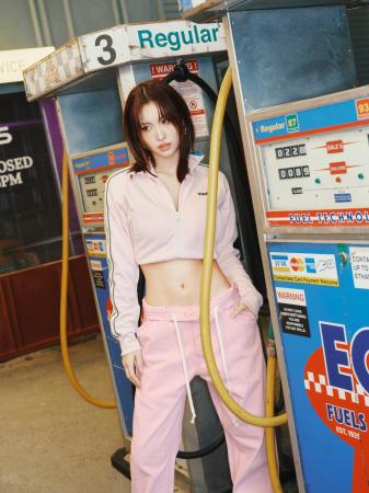 Onitsuka Tiger ブランドアンバサダー MOMO氏を起用し