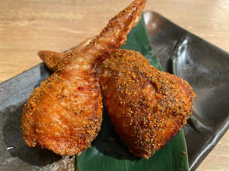 肉汁餃子のダンダダン 下北沢店にて『麻辣手羽餃子』