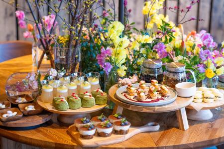 『バレンタインシーズン限定』自ら彩る花々に包まれる 『バレンタインシーズン限定』自ら彩る花々に包まれる