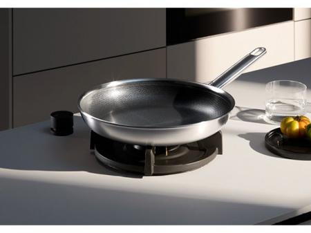 最高の焼き上がりを妥協なき上質な使い心地で。独自の 最高の焼き上がりを妥協なき上質な使い心地で。独自の