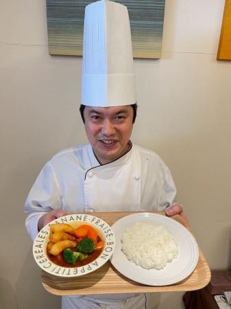 奥芝商店のスープカレーをホテルの朝食ブッフェで提供