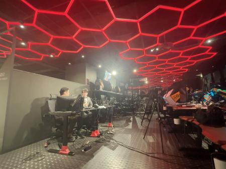 町田のeスポーツ施設NOABOX、ゲームイベントの実況配