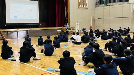 「人生の練習」ができる学校向け金融/キャリア教育ゲ