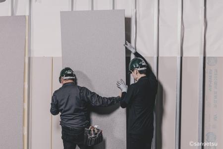 【建築現場に、一枚の構造改革。】壁面施工の工程を短 【建築現場に、一枚の構造改革。】壁面施工の工程を短