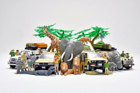 ハイクオリティ動物フィギュアとミニカーで映え写真を