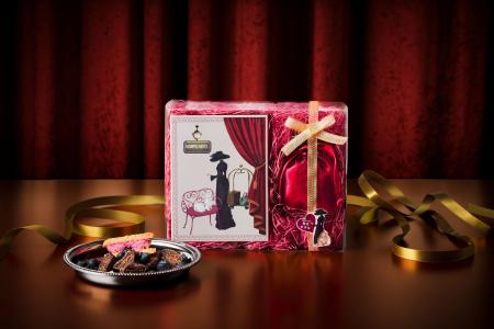 【万平ホテル】大切な方に贈る、華やかなパッケージに