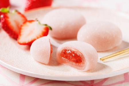 春の訪れを感じる、心ときめく苺の和スイーツ。老舗和 春の訪れを感じる、心ときめく苺の和スイーツ。老舗和