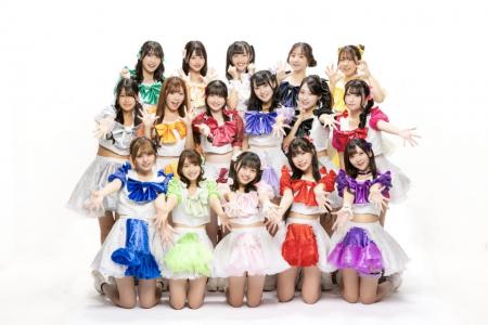 人気アイドルユニット「dela」のステージ衣装を1年生 人気アイドルユニット「dela」のステージ衣装を1年生