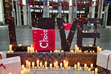 約2000個のLEDキャンドルでバレンタイン空間を演出。