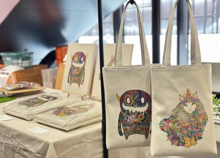 青森出身アーティスト GOMA × りんご由来のバイオベー 青森出身アーティスト GOMA × りんご由来のバイオベー