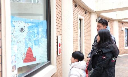 【大阪・天王寺動物園】1,600人と作った「廃材モザイ