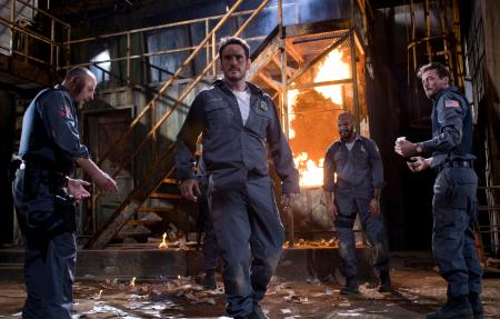 【本編無料公開】人気犯罪アクション『アーマード　武