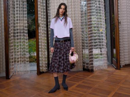 種から花へ、春の訪れを描く CHARLES & KEITH SPRING 