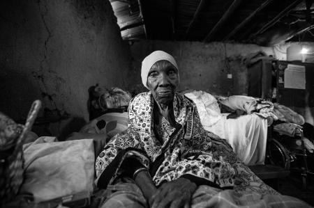 ケニア・キベラのアーティストによる写真・映像展― 坂 ケニア・キベラのアーティストによる写真・映像展― 坂