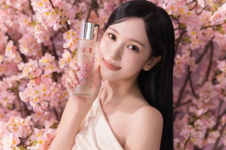 限定桜ボトル発売を記念したスペシャルイベントにグロ 限定桜ボトル発売を記念したスペシャルイベントにグロ
