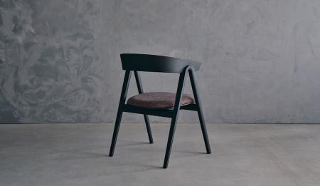 【新発売】「空間に溶け込み、静かに佇む」アームチェ