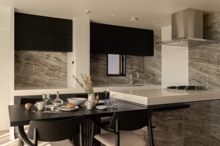 トランジットクリエイティブと共創する「INITIA utf-8