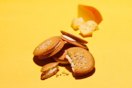 《関西限定》サク!ホロ!フワ!食感の【KARON(カロン 《関西限定》サク!ホロ!フワ!食感の【KARON(カロン