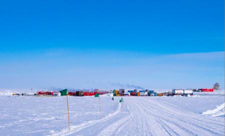 宇宙素粒子の謎を南極点で解明へ ― アイスキューブ実